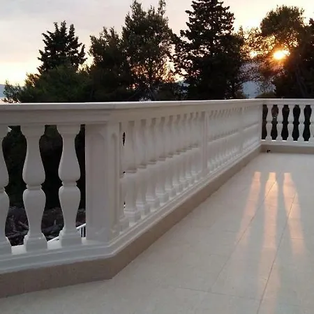 Lizzi Vikendica Trogir