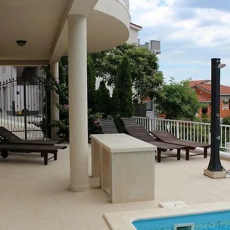 Lizzi Prázdninový dům