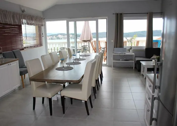 Lizzi Дом отдыха Трогир