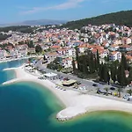 Lizzi Holiday home *