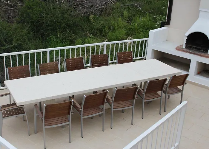 度假居 Lizzi 特罗吉尔